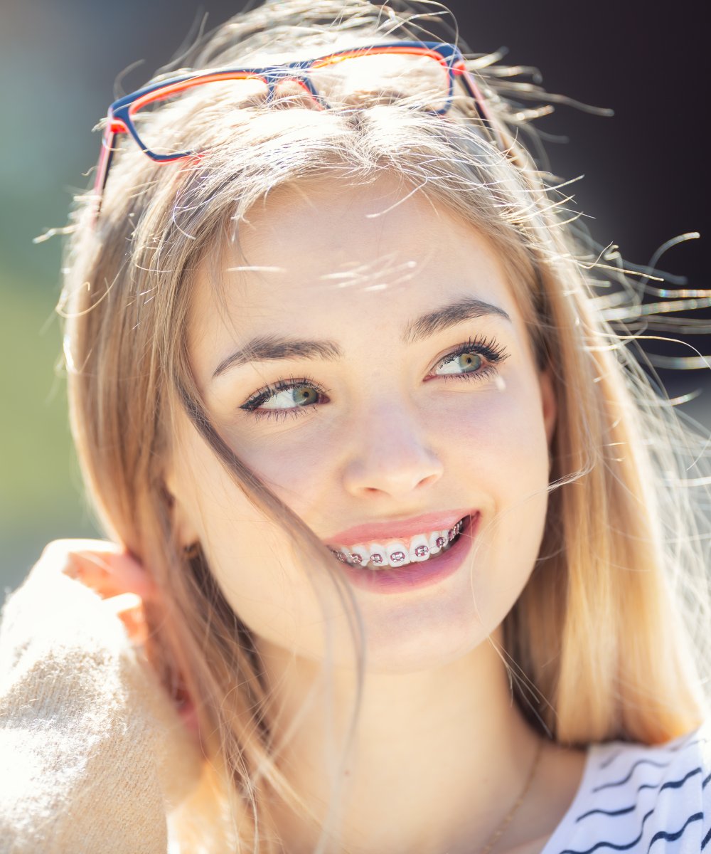 Ortodonzia Generale Ragazza con apparecchi fissi
