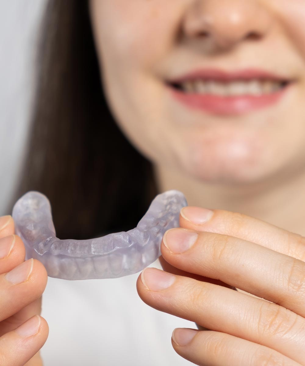 Bite Dentale Ragazza con un Bite per correggere difetti temporo-mandibolari