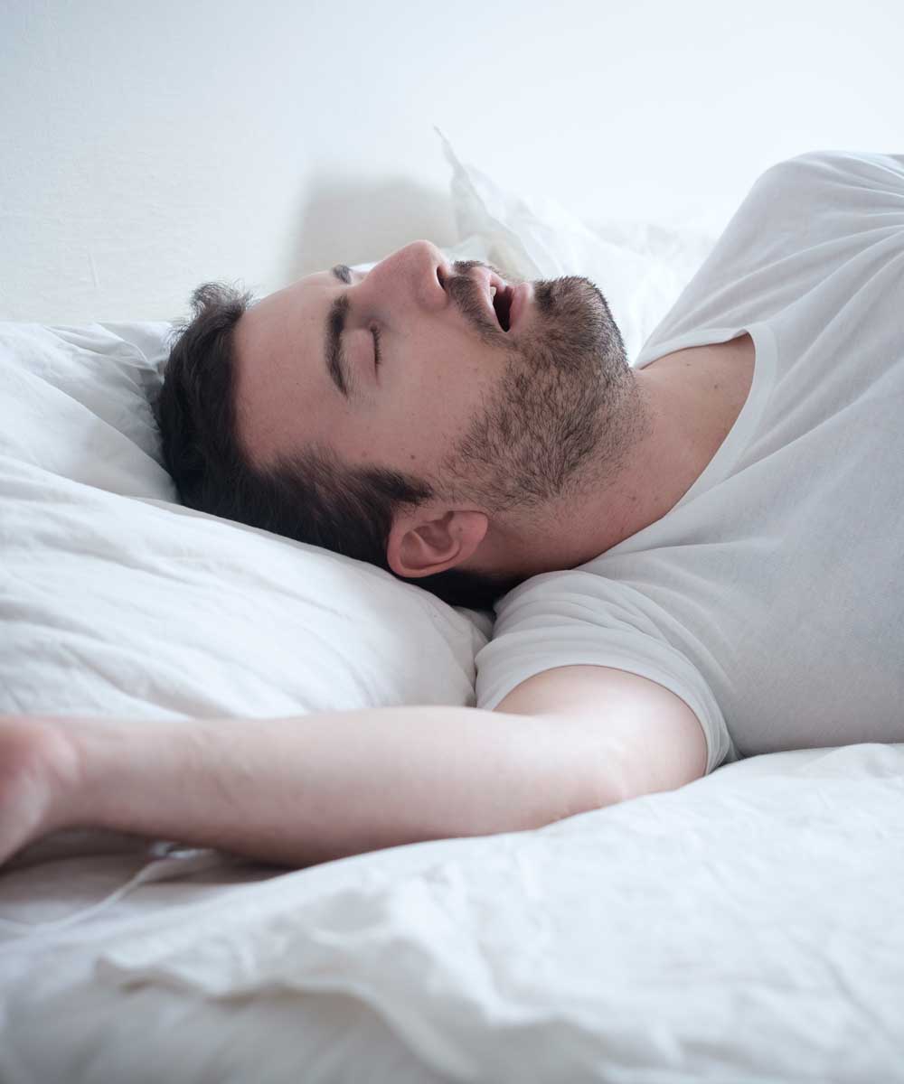 Russamento e Osas Ragazzo che dorme russando
